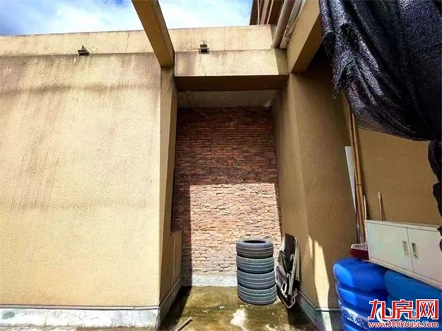 人民网报道!10年“屹立不倒”,福州惊现“最牛”违建!——九房网 人民网报道!10年“屹立不倒”,福州惊现“最牛”违建!——九房网