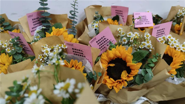 细节控有多温暖?这家物业凭一把伞就能出圈——九房网 细节控有多温暖?这家物业凭一把伞就能出圈——九房网