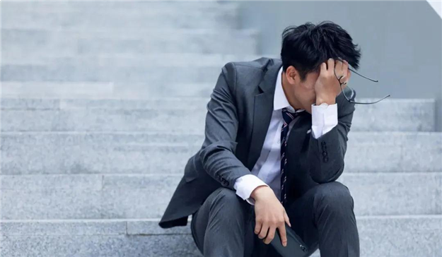 地产江湖,唯稳不破!稳居“安全第一阵营”的他凭什么?——九房网 地产江湖,唯稳不破!稳居“安全第一阵营”的他凭什么?——九房网