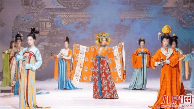 速抢!首场沉浸式“国风华服大秀”即将重磅登鹭!——九房网 速抢!首场沉浸式“国风华服大秀”即将重磅登鹭!——九房网
