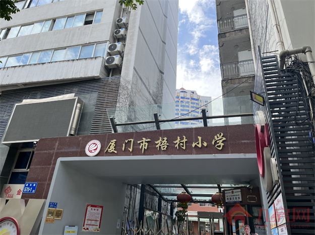 实探!房价连跌3个月!有房降6千/㎡!岛内这片区不香了?——九房网 实探!房价连跌3个月!有房降6千/㎡!岛内这片区不香了?——九房网