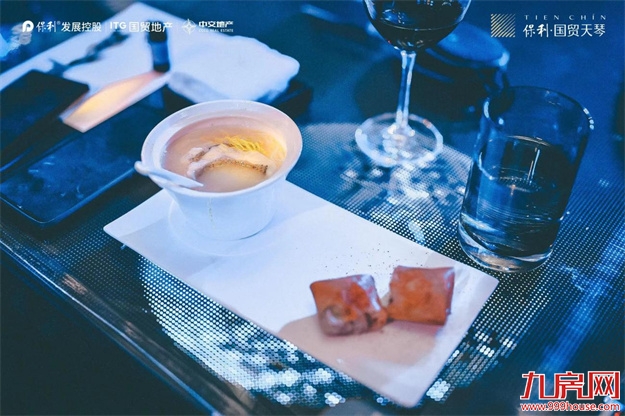 跨界高定大秀暨沉浸式晚宴 鹭岛落幕!——九房网 跨界高定大秀暨沉浸式晚宴 鹭岛落幕!——九房网