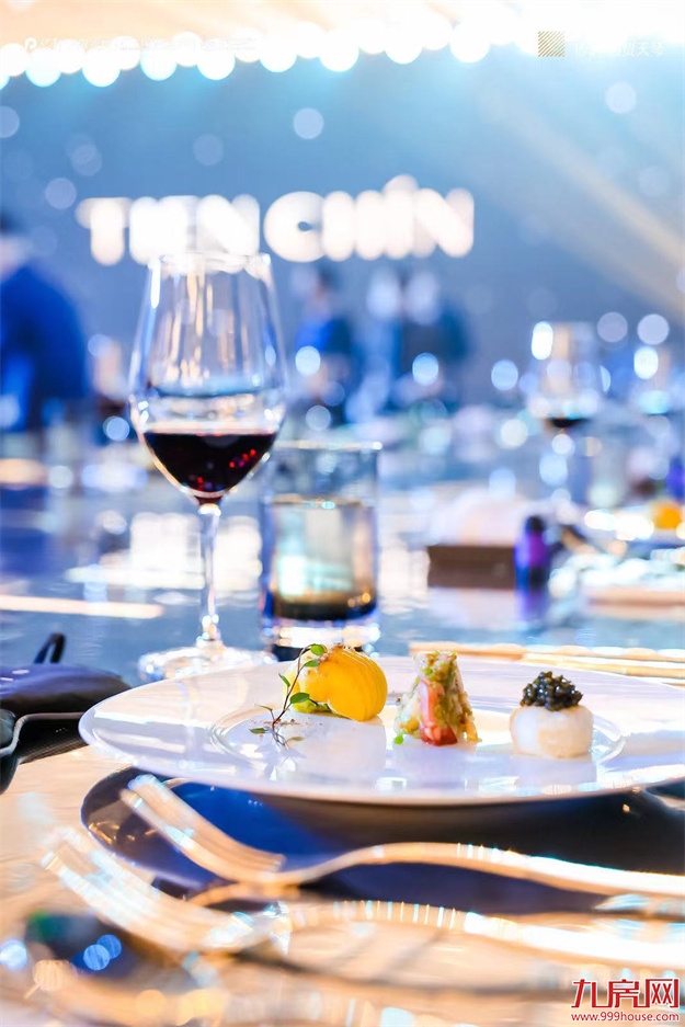 跨界高定大秀暨沉浸式晚宴 鹭岛落幕!——九房网 跨界高定大秀暨沉浸式晚宴 鹭岛落幕!——九房网