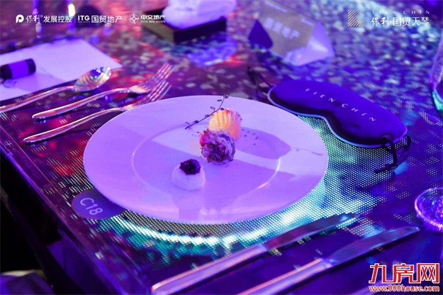 跨界高定大秀暨沉浸式晚宴 鹭岛落幕!——九房网 跨界高定大秀暨沉浸式晚宴 鹭岛落幕!——九房网