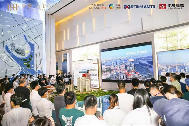 中粮·云玺壹号 | 壹号红盘 湖湾大户型样板房倾城盛启——九房网 中粮·云玺壹号 | 壹号红盘 湖湾大户型样板房倾城盛启——九房网