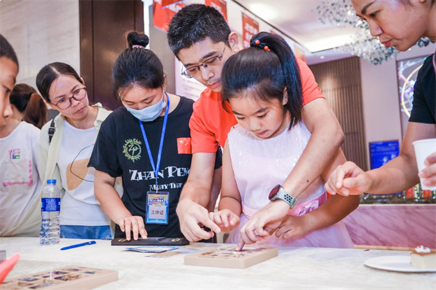 小龙人计划 | 牵着“蜗牛”去散步,让爱不慌不忙——九房网 小龙人计划 | 牵着“蜗牛”去散步,让爱不慌不忙——九房网