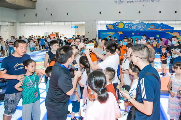 小龙人计划 | 牵着“蜗牛”去散步,让爱不慌不忙——九房网 小龙人计划 | 牵着“蜗牛”去散步,让爱不慌不忙——九房网