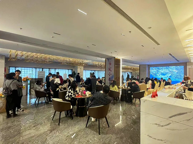 小阳春还在路上，西湖这个楼盘率先火了——九房网