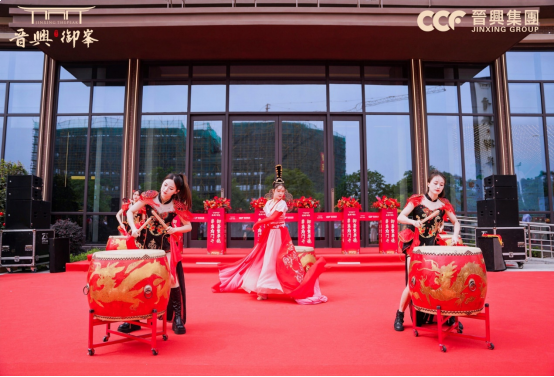 登峯人气 瞩目全城| 晋兴·御峯营销中心盛大开放——九房网 登峯人气 瞩目全城| 晋兴·御峯营销中心盛大开放——九房网