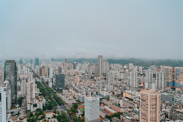 有个福建富豪说:不要望子成龙,成龙多辛苦,让父亲成龙。——九房网 有个福建富豪说:不要望子成龙,成龙多辛苦,让父亲成龙。——九房网